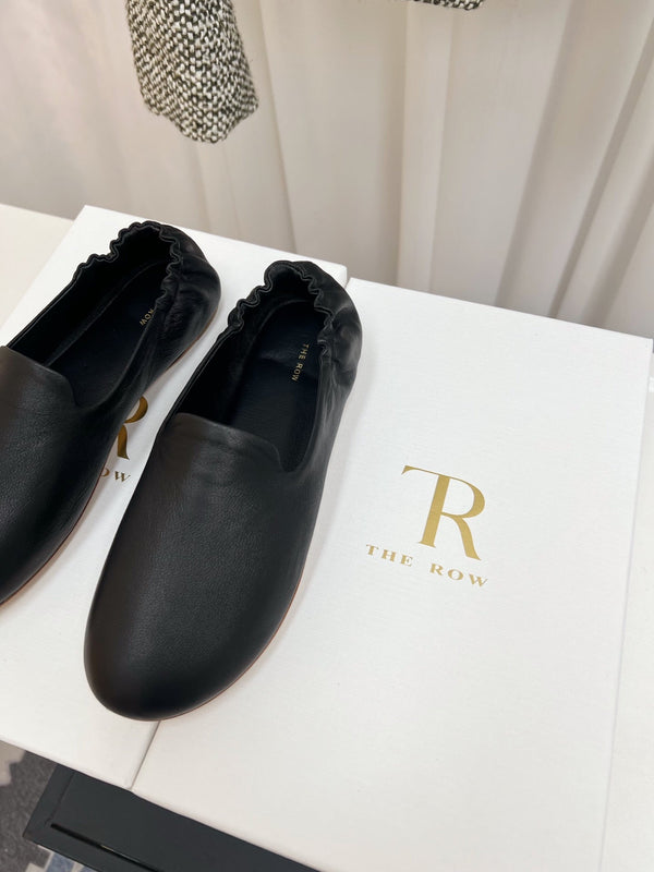 The Row Casa Ballet Flat Black Grain Leather 832674