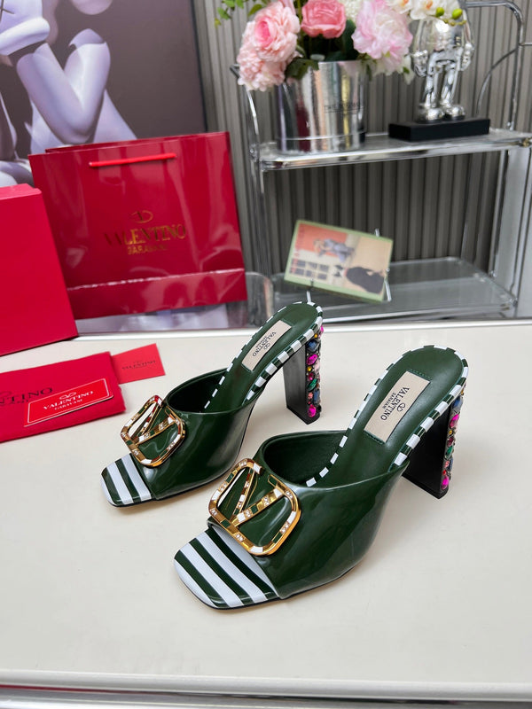 VT Vlogo High-Heeled Sandals 10.5cm Emerald Green Patent Leather 625761
