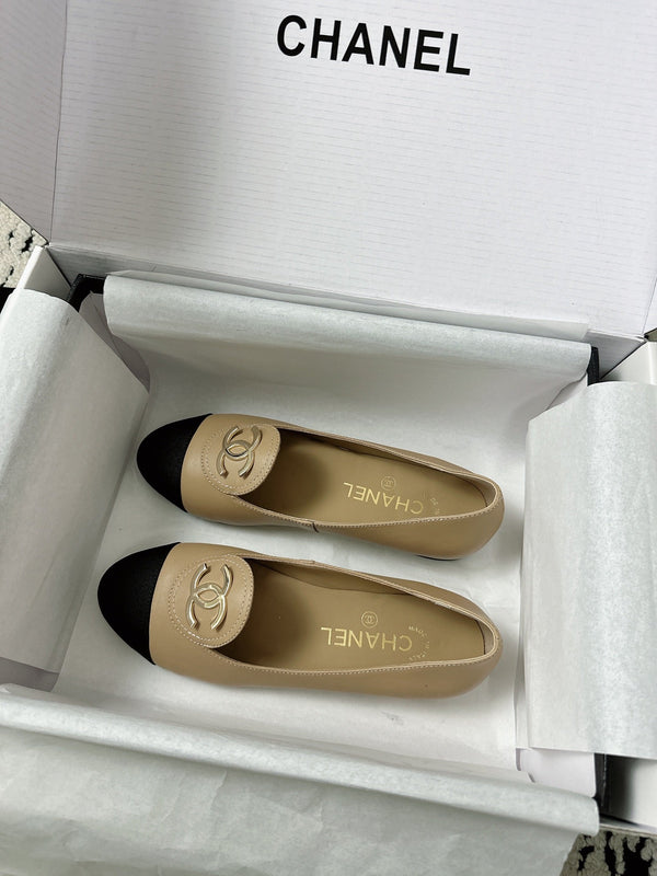CC SS 2026 Pre Moccasin Black Beige Calfskin 628298