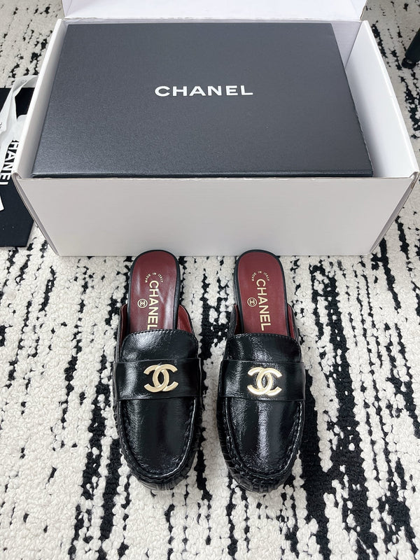 CC 26A Métiers d’art 2026 Mules Black Glossy Sheepskin 900756