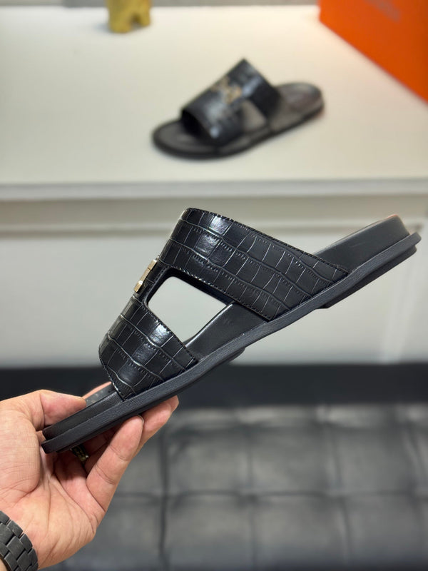 HM Oran H Slippers in Black Cowhide  735232