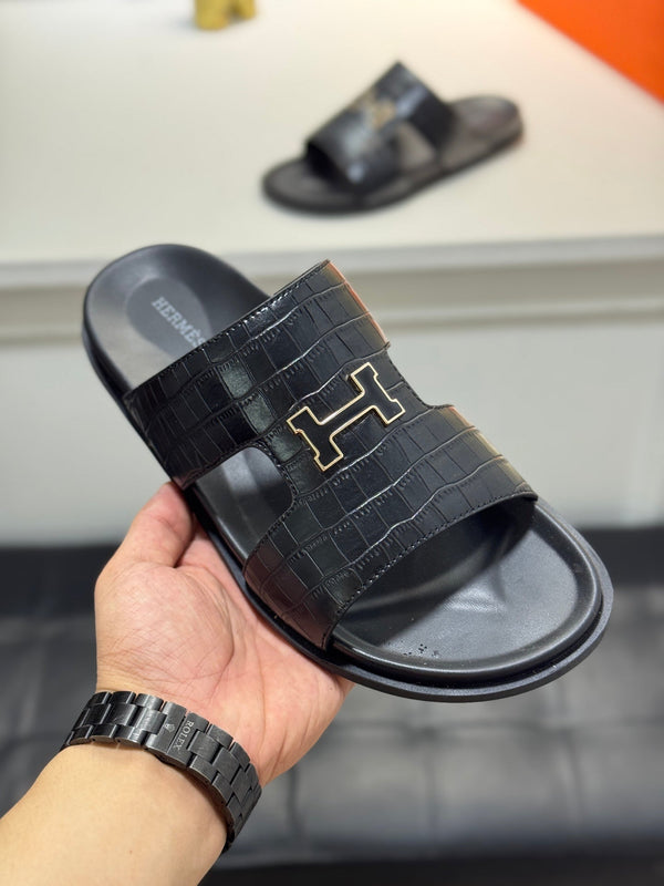 HM Oran H Slippers in Black Cowhide  735232