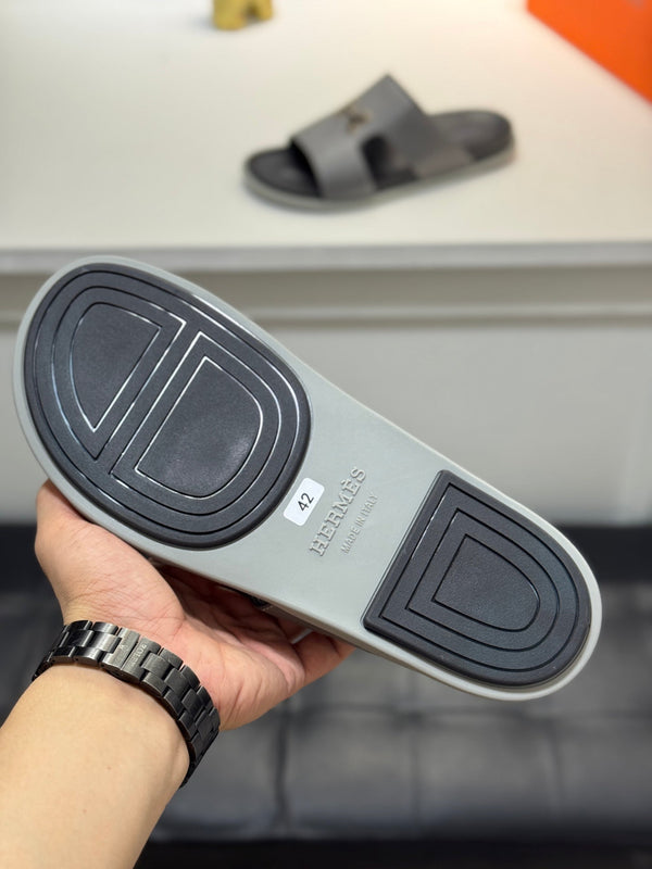 HM Oran H Black Gold Buckle Slippers in Gray Cowhide 735245