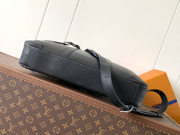 LV M30925 Porte-Documents Voyage NM Black Grain Leather