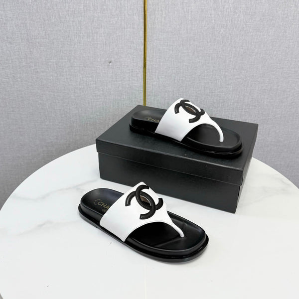 CC 26s CC Thong Slides White Lambskin