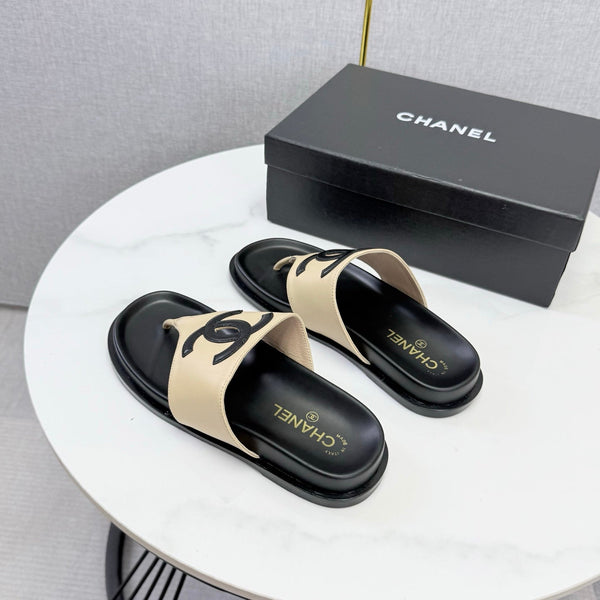 CC 26s CC Thong Slides Beige Lambskin