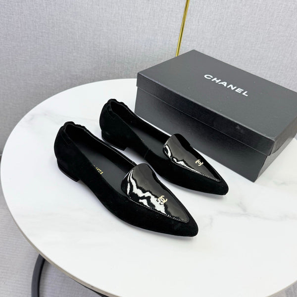 CC 26s Pointed Loafers Black Patent Leather 972783
