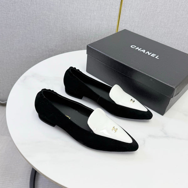 CC 26s Pointed Loafers Black White Suede Patent Leather 972785