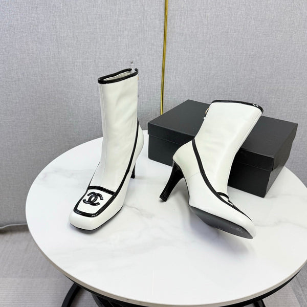 CC 26s Silhouette Ankle Boots White Black Sheepskin 972813