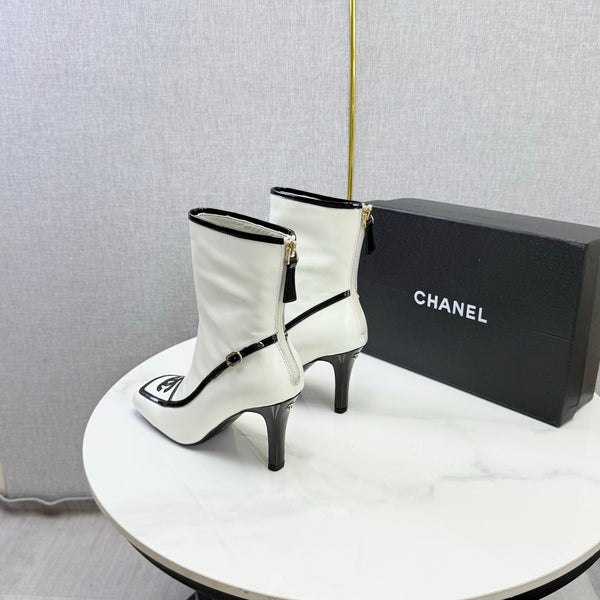 CC 26s Silhouette Ankle Boots White Black Sheepskin 972813