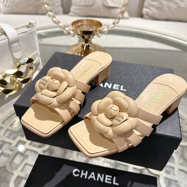 CC Camellia Slip-On Mules Beige Sheepskin 735980