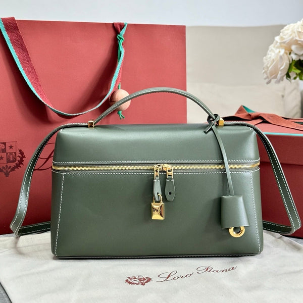 LP Extra Pouch L27 Ribbon Green Calfskin 282236