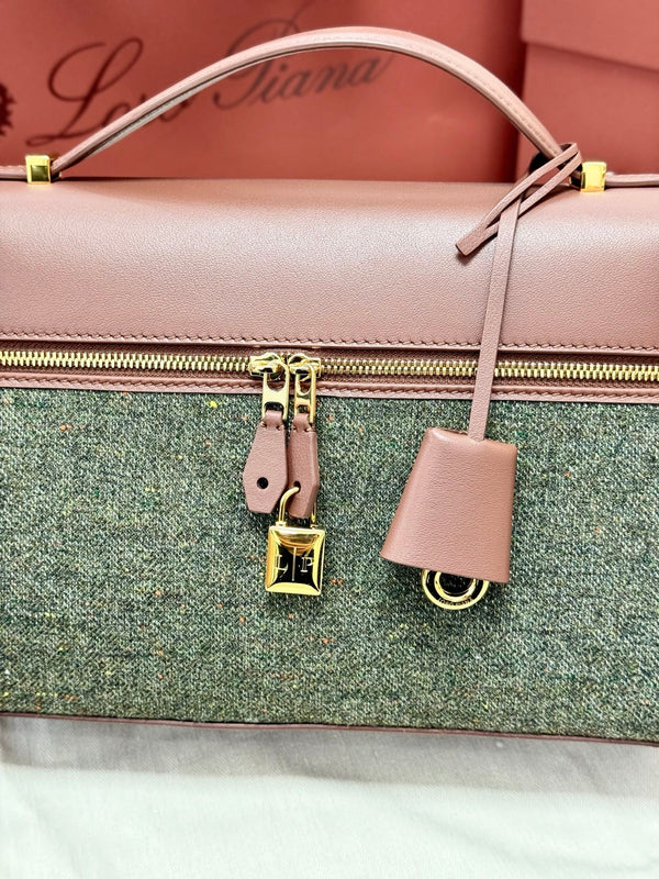 LP Extra Pouch L27 Muted Pink Cashmere Calfskin 282224