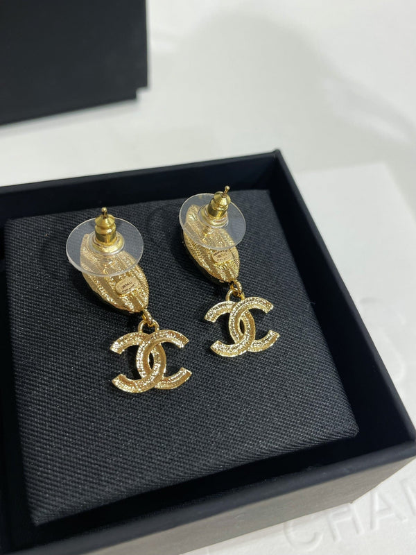 CC 26FW Gorgeous Gold Earrings 017