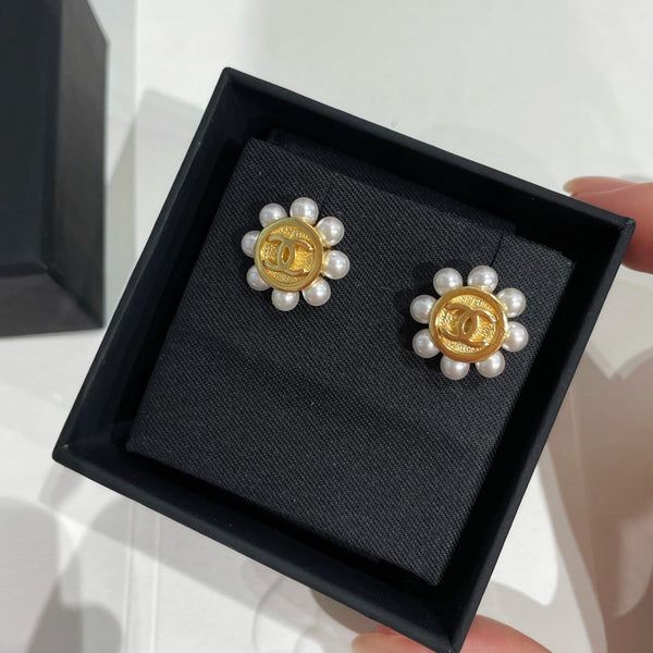CC 26FW Gorgeous Pearl Gold Earrings 003