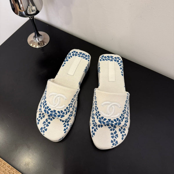 CC 25 Flower Slippers White Blue Fabric 330772