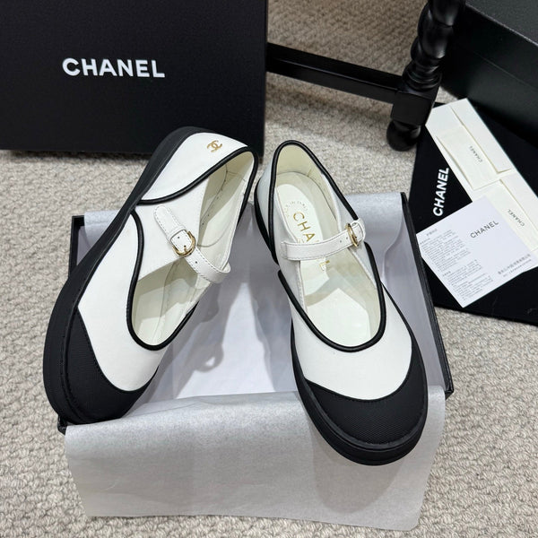 CC 26s Coco Beach Mary Janes Black White Fibers Rubber 767079