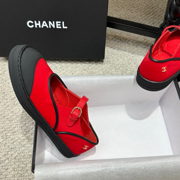 CC 26s Coco Beach Mary Janes Red Black Fibers Rubber 767082