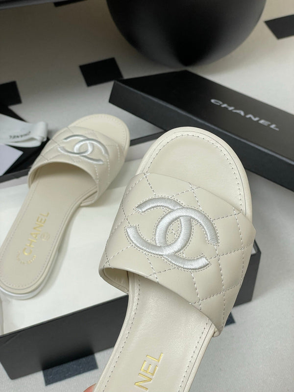 25S Embroidery Double C Mule 15mm White Lambskin 247583