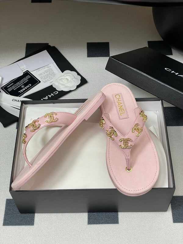 CC 25P Double C 5 Motifs Thongs Sandal Pink Sheepskin 247695