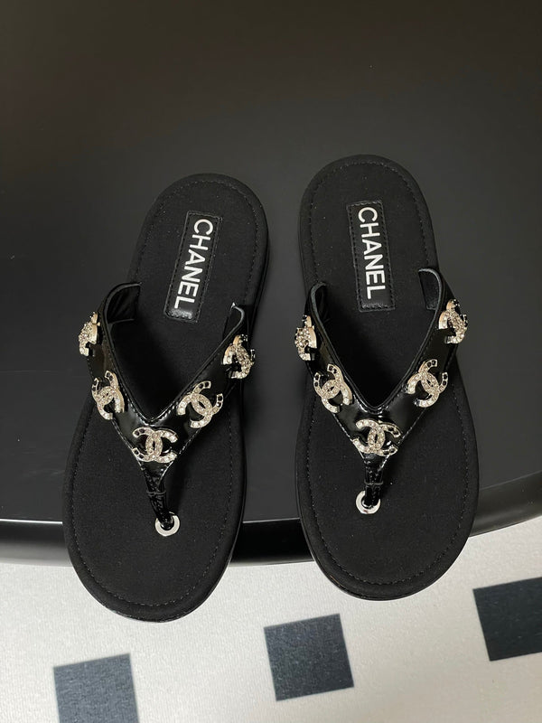 CC 25P Double C 5 Motifs Thongs Sandal Black Sheepskin 247697