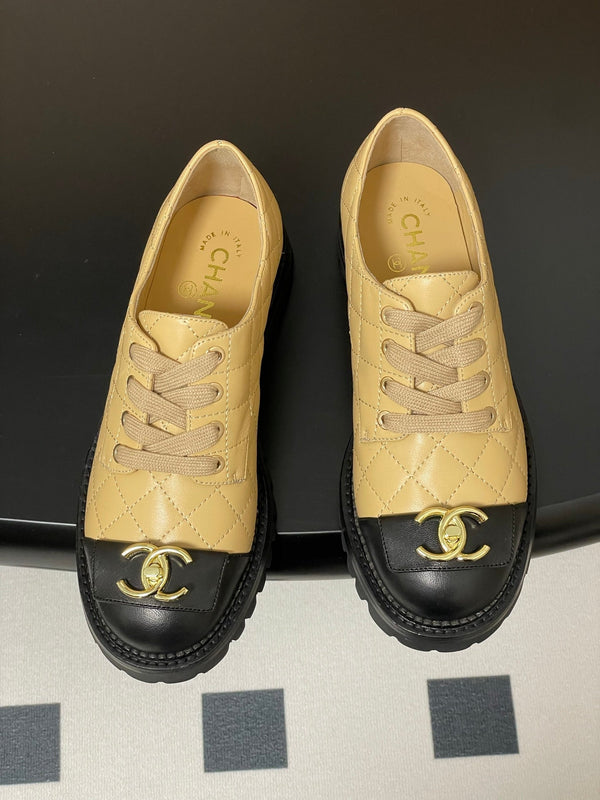 25K Double C Buckle Thick-Soled 25mm Loafer Beige Black Lambskin 247708