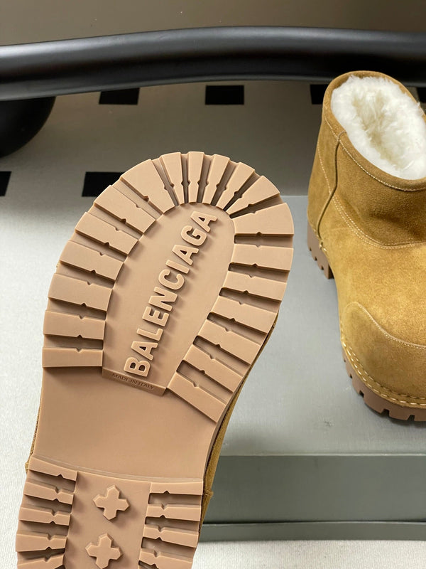Balenciaga Snow Boots Beige Suede 535037