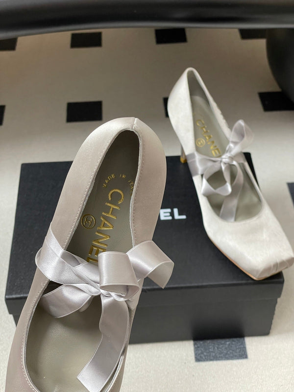 CC 26 Pump Light Gray Satin Silk 593136