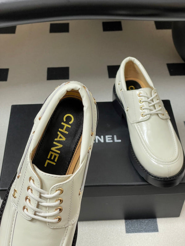 CC 26 Lace-Up Loafer White Sheepskin 594249