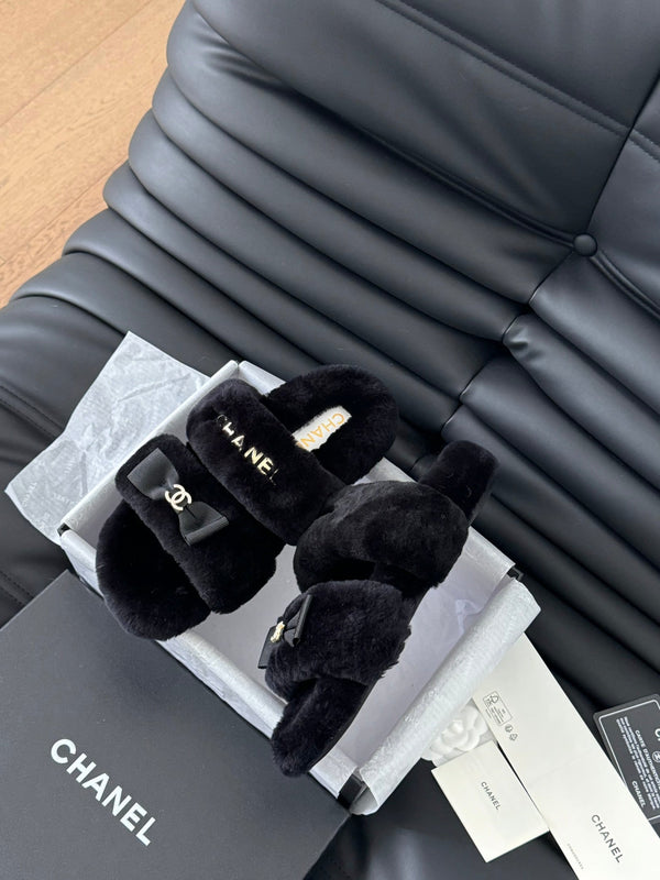 CC DAD SANDAL MULE IN BLACK FLEECE WITH GOLD HARDWARE