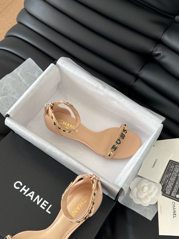 MID-HEEL 35 MM SANDAL IN NUDE TAN SHEEPSKIN WITH STICKERS