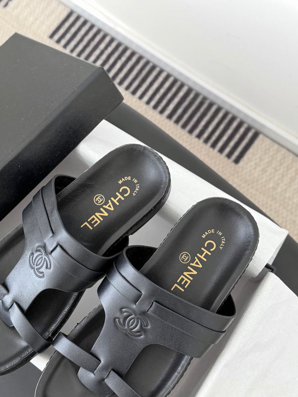 CC 26s Sandals Black Sheepskin 670377