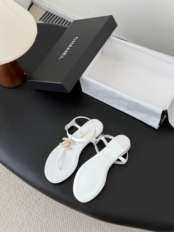 CC Strappy Sandals White Sheepskin 670382