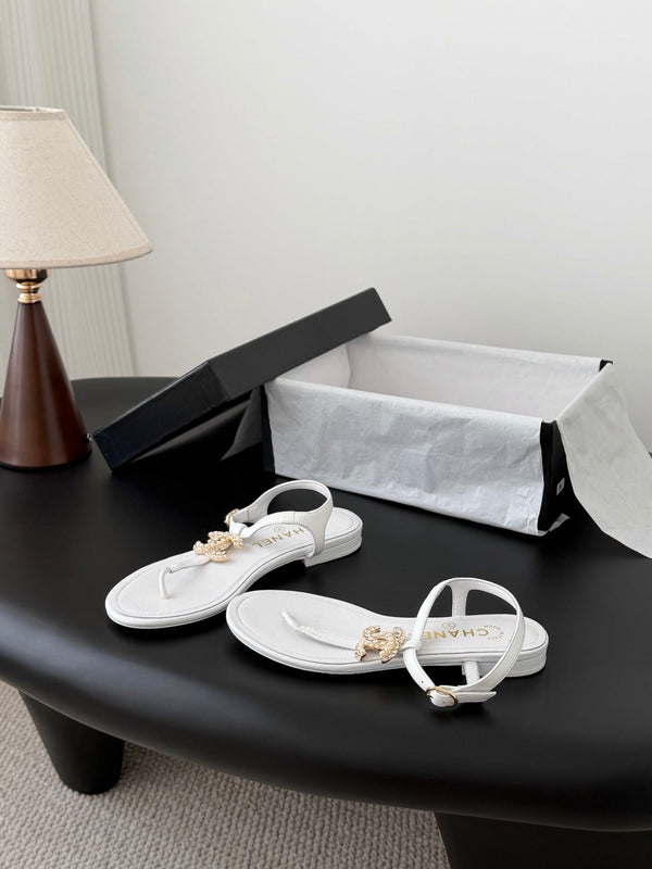 CC Strappy Sandals White Sheepskin 670382