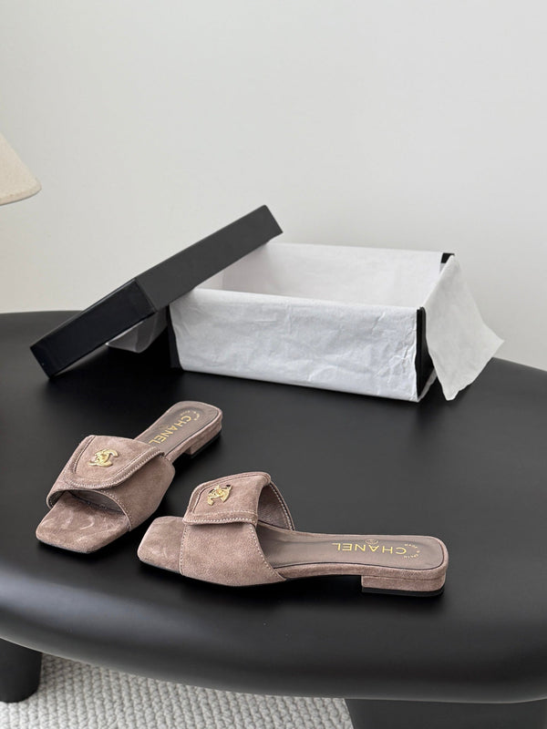 CC 26C Slippers Flat Taupe Suede 717803