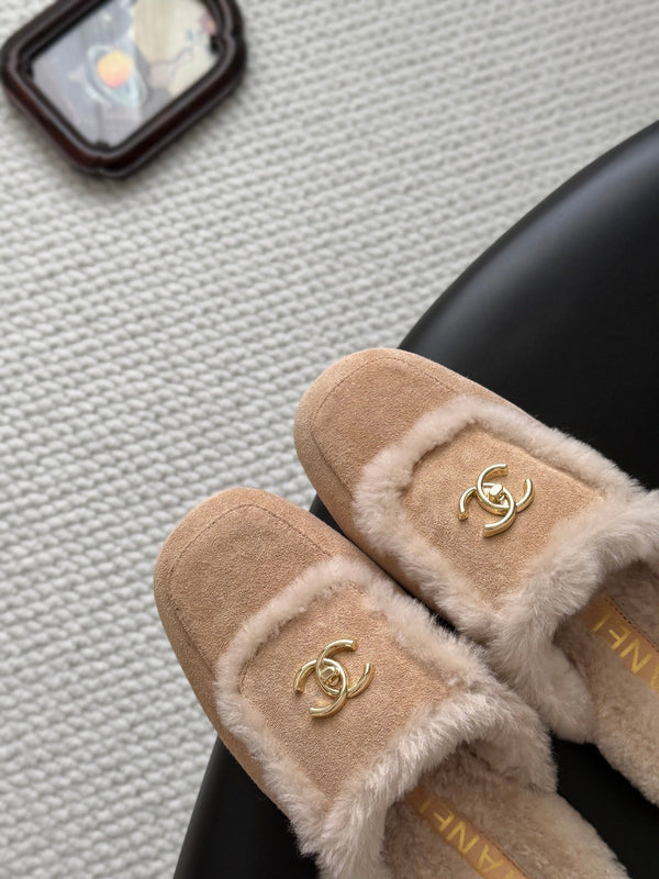 CC 26s Slip-On Mules Light Beige Fluffy Shearling Suede 969729