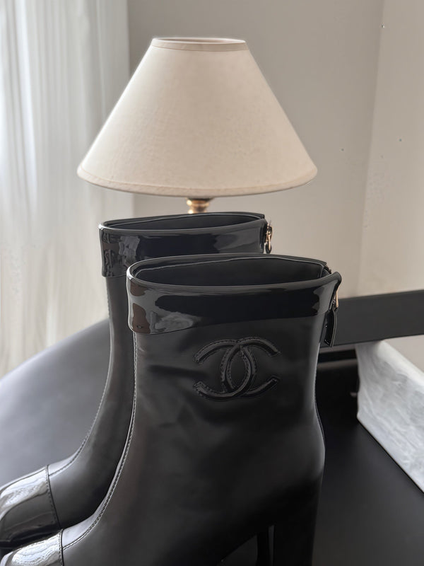 CC 26s Ankle Boots Black Leather Patent 127856