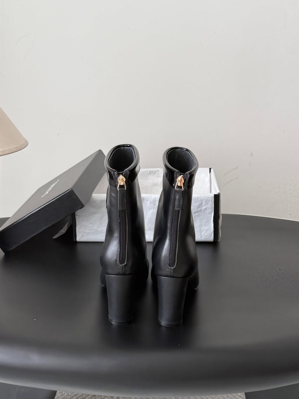 CC 26s Ankle Boots Black Leather Patent 127856