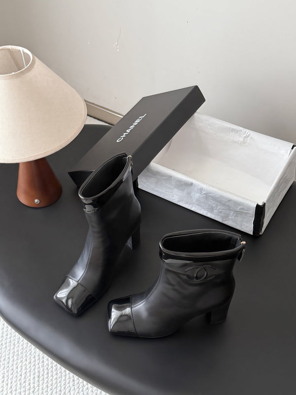 CC 26s Ankle Boots Black Leather Patent 127856