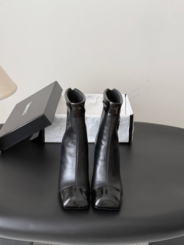 CC 26s Ankle Boots Black Leather Patent 127856