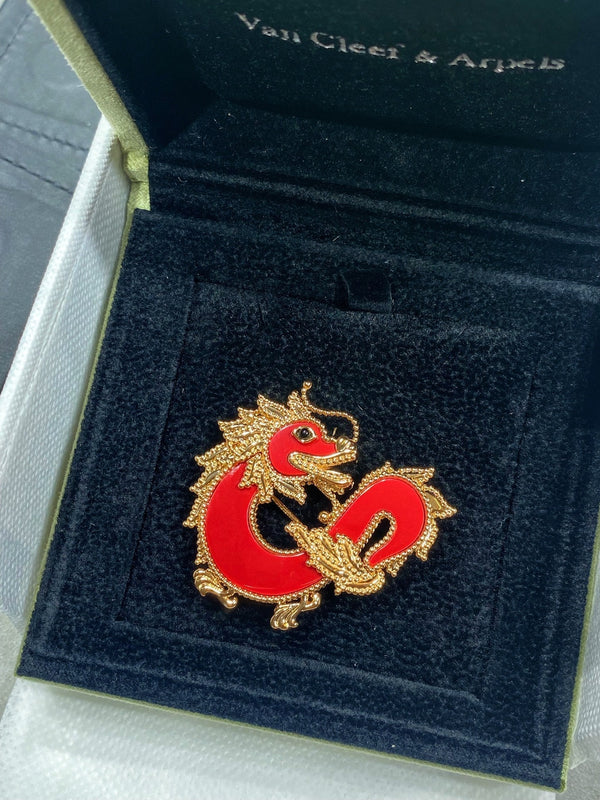 VCA Brooch 10