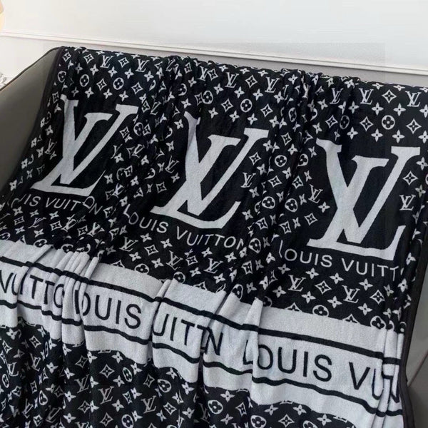 BLANKET IN BLACK MIX WHITE MONOGRAM LAMB FUR 423069