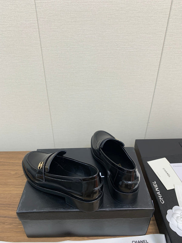 CC Moccasins 25mm Glossy Black Lambskin