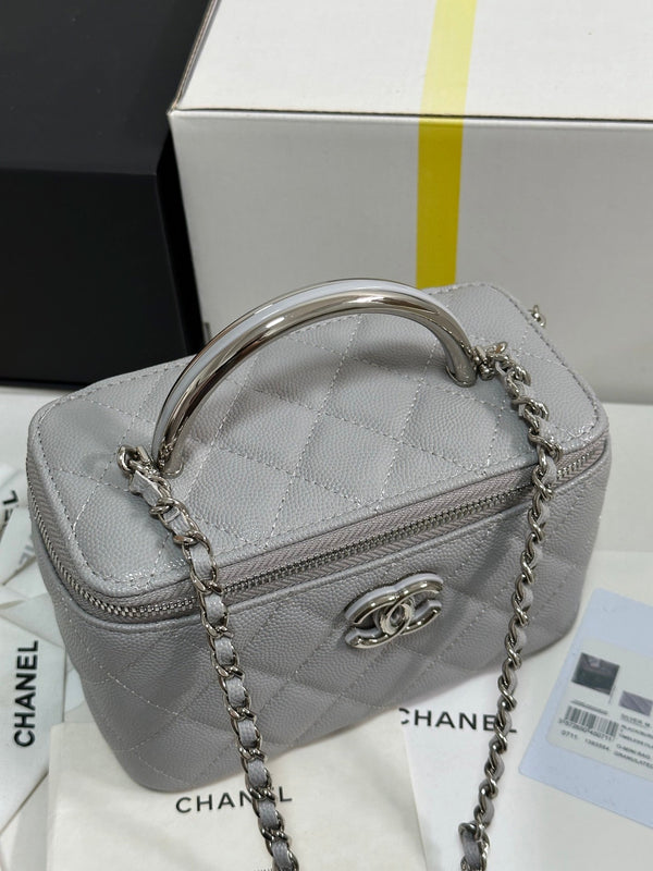 CC 25P Vanity Case 17cm Light Gray Leather Silver Hardware 243466