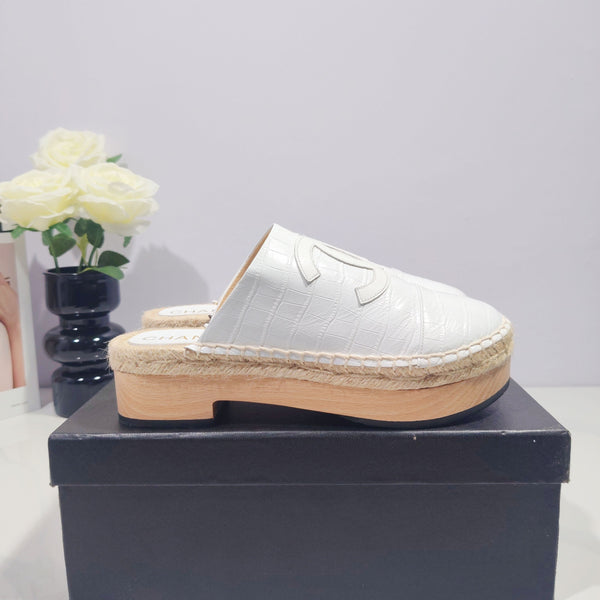 CC 26s Half-Length Slippers White Sheepskin 104249