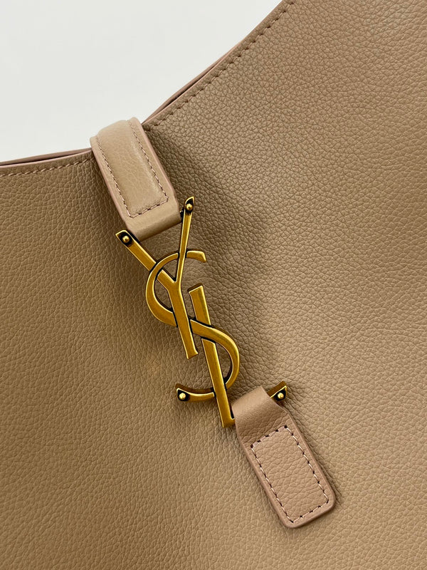 LE 5 À 7 LARGE SUPPLE 31 IN LIGHT BROWN GRAINED CALFSKIN