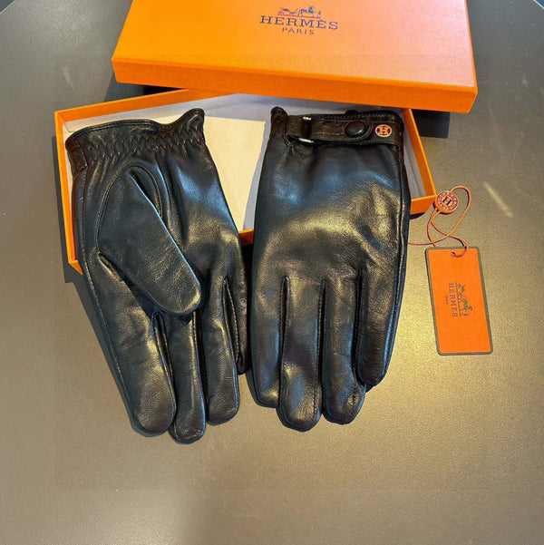 GLOVES WITH BUTTON IN BLACK SHEEPSKIN WITH LAMB FUR LINING