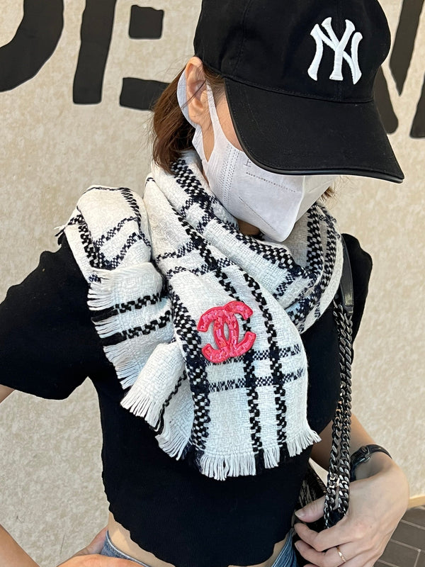 CC Scarf 190 CM In White With Black Stripes Wool  420038