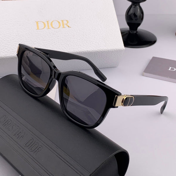 MONTAIGNE SUNGLASS CD6113 IN ACETATE