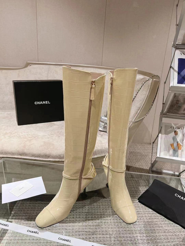 CC 26S Chain Buckle Croc Jumping Boots 9cm Beige Patent Leather 117688